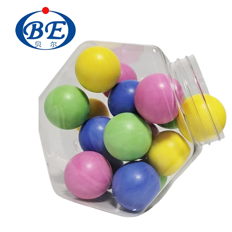 Petita bola de plàstic dur